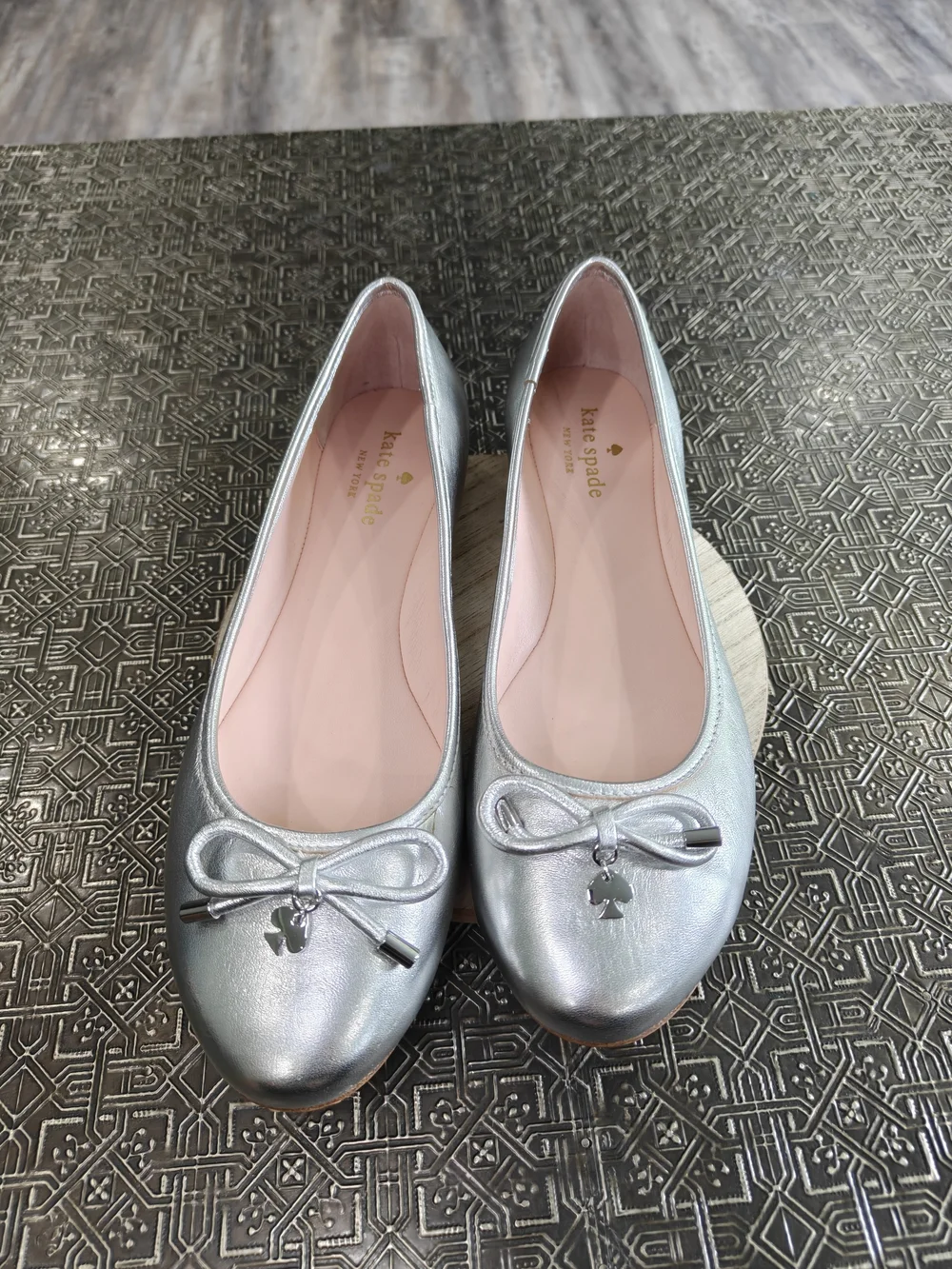 🐢 Kate Spade New York Willa ballet flats in silver metallic leather Size 9
